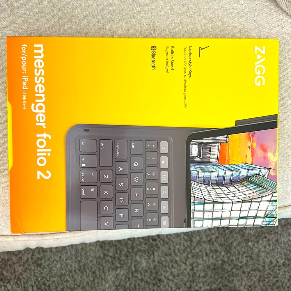 Messenger Folio 2 - IPad Case with Keyboard